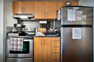 Beautiful APARTMENT - GORGEOUS VIEW of the city - 7 MINUTE WALK TO METRO - SELF CHECK IN - Montreal - 4