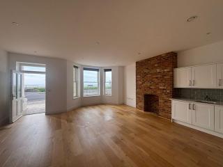 Luxury Ground Floor Seaview 2 Bedroom Apartment - 0