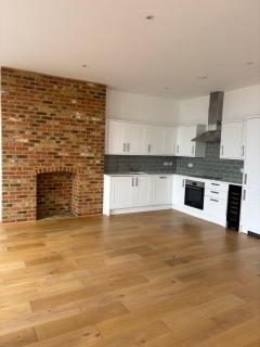 Luxury Ground Floor Seaview 2 Bedroom Apartment - 2