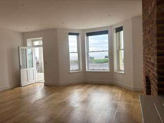 Luxury Ground Floor Seaview 2 Bedroom Apartment - 1