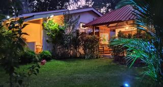 ACACIA'S Cottages with Starlink Wifi - 7