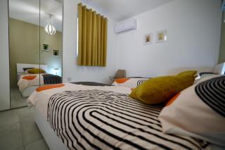 St Paul's Apt Distant SeaViews - 8