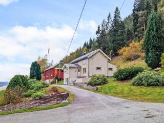 8 person holiday home in EIDSVÅG - 8