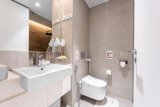 3BR Luxury Stay with Maid Room and Views of Ain Dubai & Sea - 7
