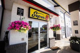 Super 8 by Wyndham Drayton Valley - 4