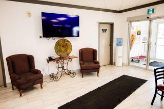 Super 8 by Wyndham Drayton Valley - 3