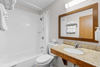 Days Inn by Wyndham Brunswick Bath Area - 2