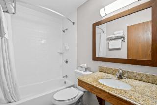 Days Inn by Wyndham Brunswick Bath Area - 1