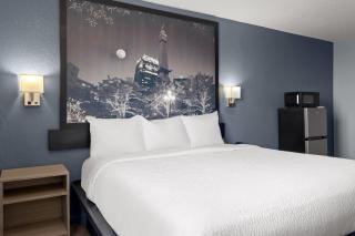 Super 8 by Wyndham Fort Wayne - 2