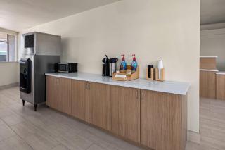 Ramada by Wyndham Merced - 3