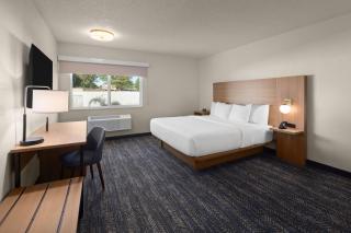 Ramada by Wyndham Merced - 1