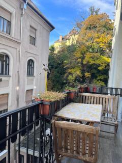 Gellert Square Family Residence - Premium Stay in Buda Side's Cultural Center - 9