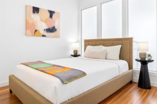 Spacious 2 Bedroom Suite for 7 Guests Heart of Vancouver - 4