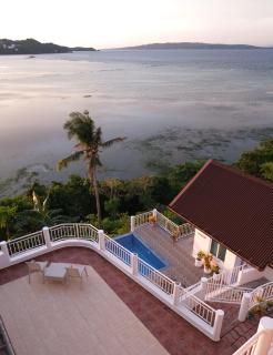 Balai Isla Entire Hilltop Home - 8