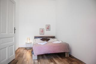 Modern 2BR Shared Apt Very Central - 8