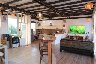 Balai Isla Entire Hilltop Home - 1