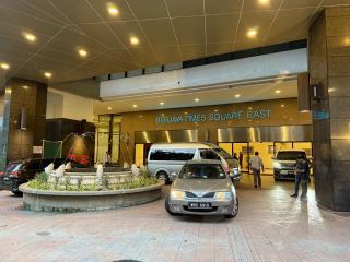 Stay With Family At Times Square - 8