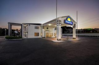 Days Inn by Wyndham Enterprise - 8