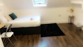 Cosy Ensuite Room - 4