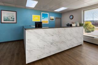 Days Inn by Wyndham Cambridge - 1