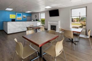 Days Inn by Wyndham Cambridge - 6