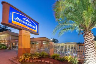 Howard Johnson by Wyndham Historic Lake Charles - 0