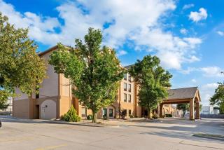 Days Inn & Suites by Wyndham Cedar Rapids - 7