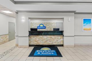 Days Inn & Suites by Wyndham Cedar Rapids - 5
