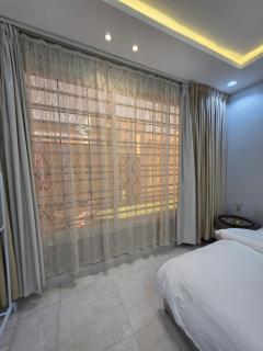 استديو انيق مع جلسه خارجيه - 7