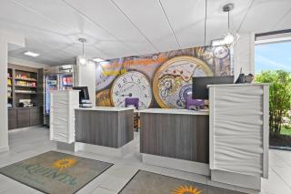 La Quinta by Wyndham Sturbridge - 3