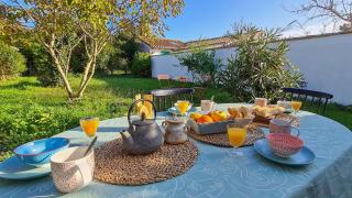 Jolie maison avec parking et jardin au cœur de Loix - 9