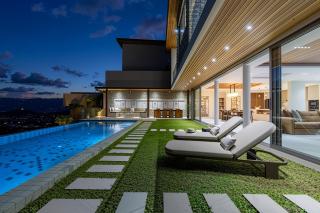 Stunning Seaview Near the Beach - 3