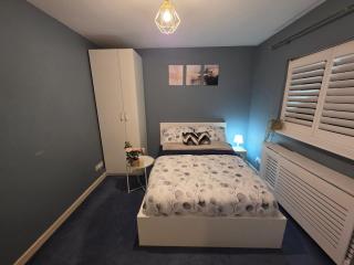 Chic 1BDR Apartment near Stratford Westfield - 3