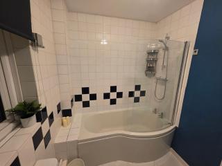 Chic 1BDR Apartment near Stratford Westfield - 2