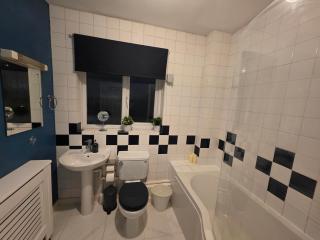 Chic 1BDR Apartment near Stratford Westfield - 1