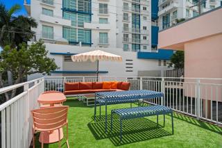 Blue Flamingo Suites, Art-Déco Boutique Hotel - 2