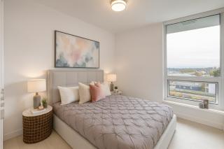 Bright and Spacious 2BR Condo near Stanley Park - 4