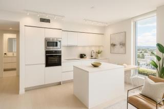 Bright and Spacious 2BR Condo near Stanley Park - 3