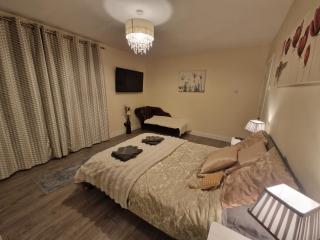 Ecclesfield Cottage - Two Bedrooms in Sheffield near Peak District with fast Wi-Fi, off-street parking and garden - 6