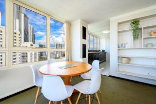 Luxury Views King Ensuite Pool Theatre Mini Golf - 3