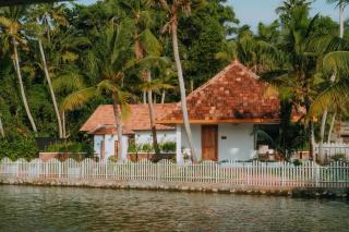 Kaayal Villa Lakefront Luxury by Hotelbuz - 1