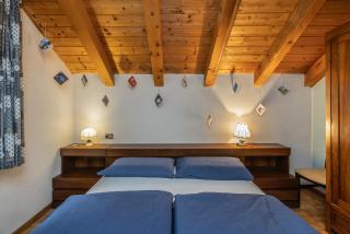 Romantic Hideaway with Mountain View and Hiking Trails - 4