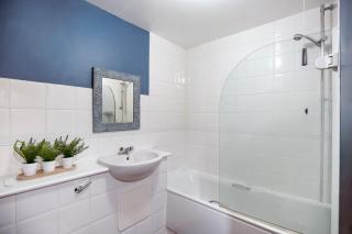 Perfect Booking Central, Stylish and Comfortable - 3