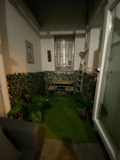 Sebastián Elcano, Embajadores Metro, centro de Madrid - 4