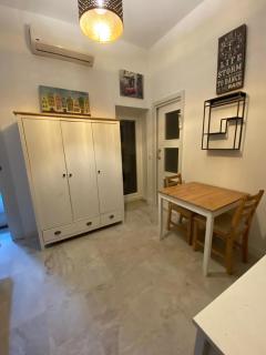 Sebastián Elcano, Embajadores Metro, centro de Madrid - 2