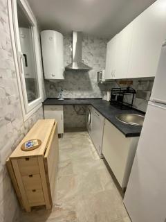 Sebastián Elcano, Embajadores Metro, centro de Madrid - 7