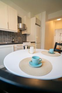 Large Central 2BR - Scandinavian Design - Balcony - 3