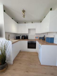 288 Belle Aire, Hemsby - Beautifully presented two bed chalet with veranda, sleeps 5, pet friendly, free Wi-Fi, bed linen and towels included and onsite entertainment available - 1