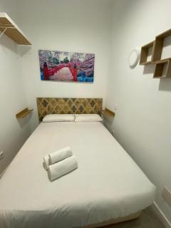 Sebastián Elcano, Embajadores Metro, centro de Madrid - 0