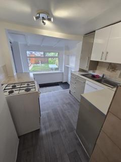 Grangewood Avenue, Rainham, RM13 9PA - 2